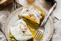 Creamy Avocado Egg Toast