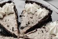 Velvet Cookies and Cream Pie