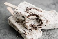 Decadent Cookies and Cream Pops